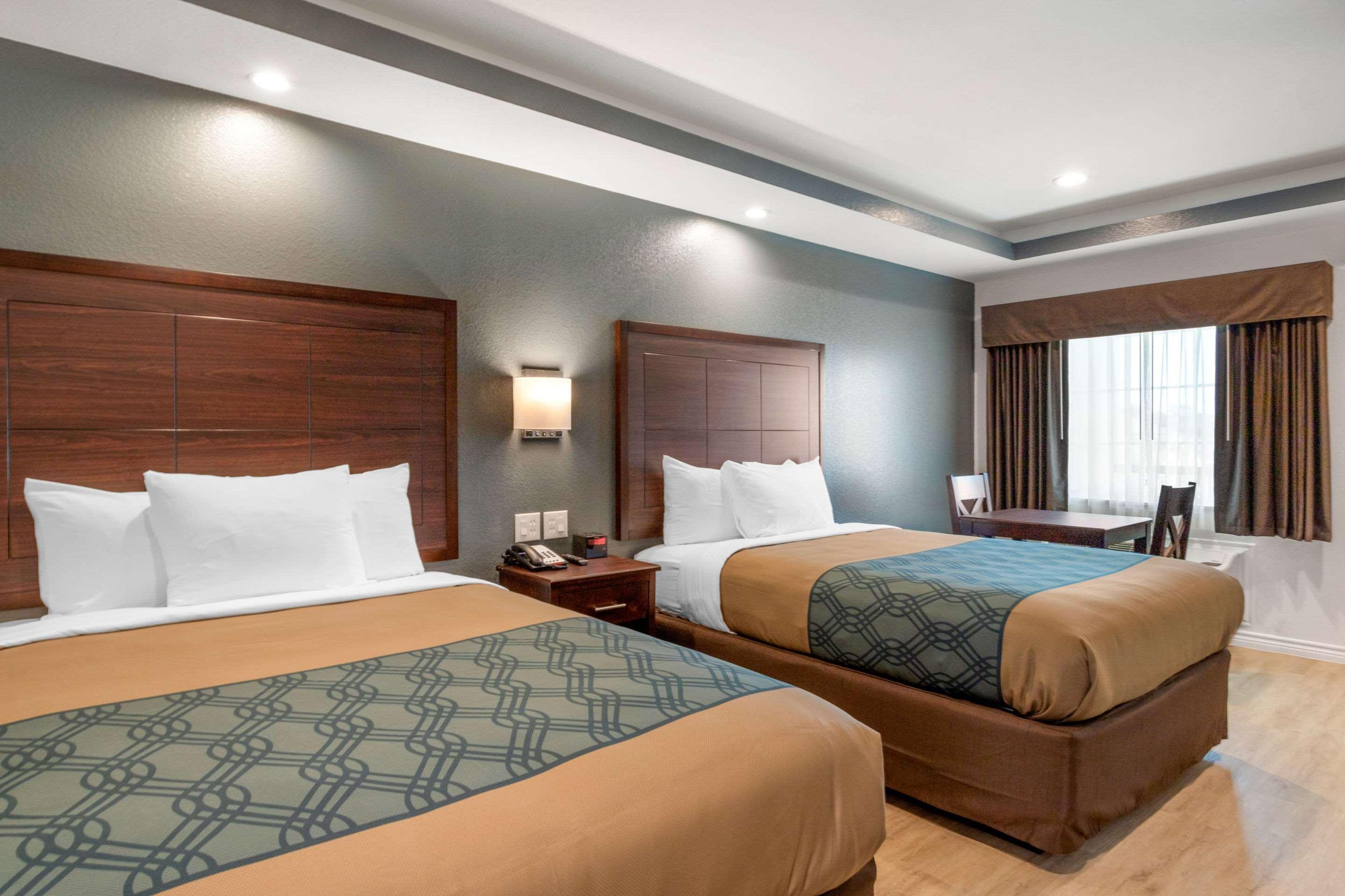 Econo Lodge Houston Bagian luar foto
