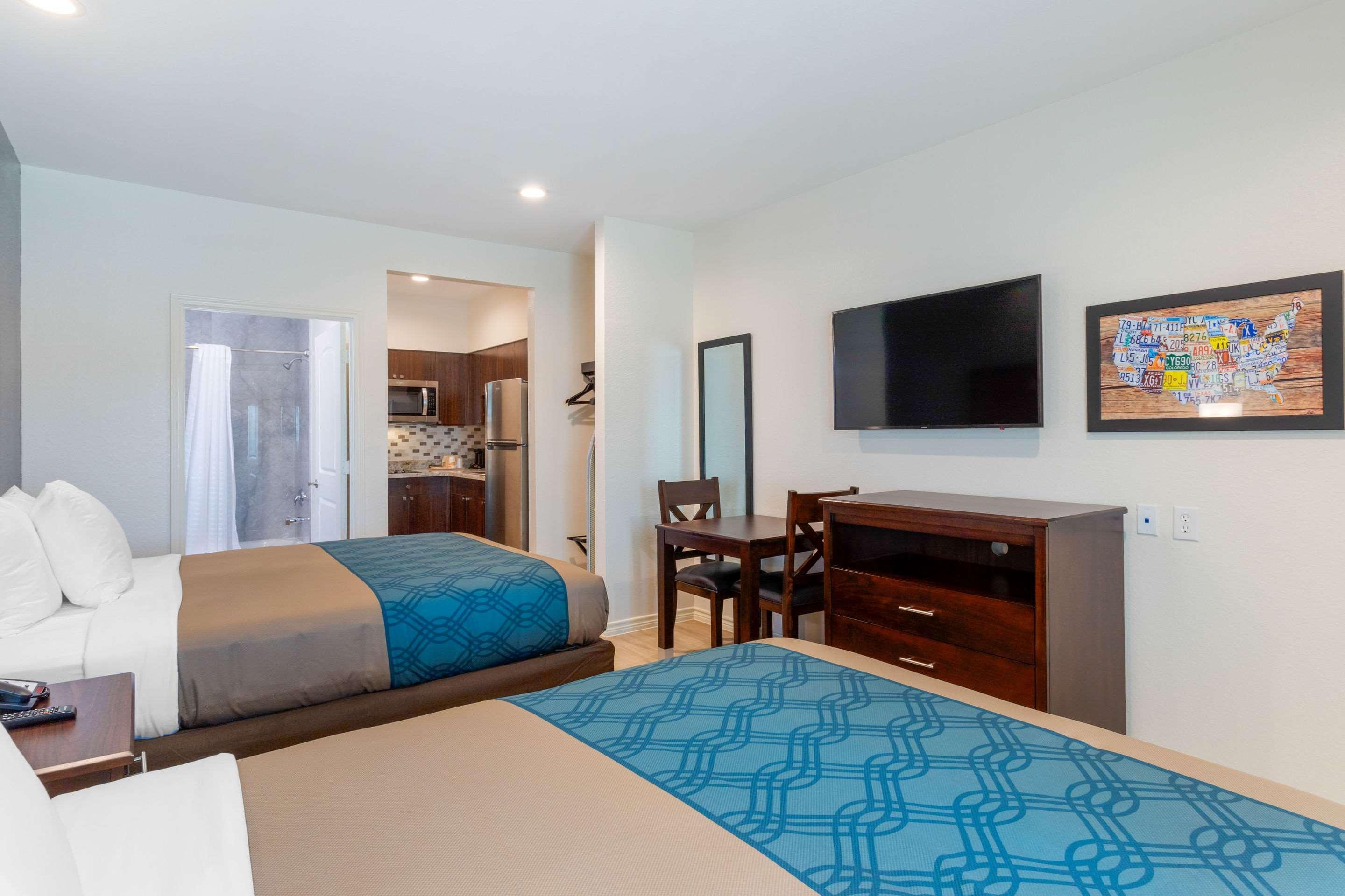Econo Lodge Houston Bagian luar foto
