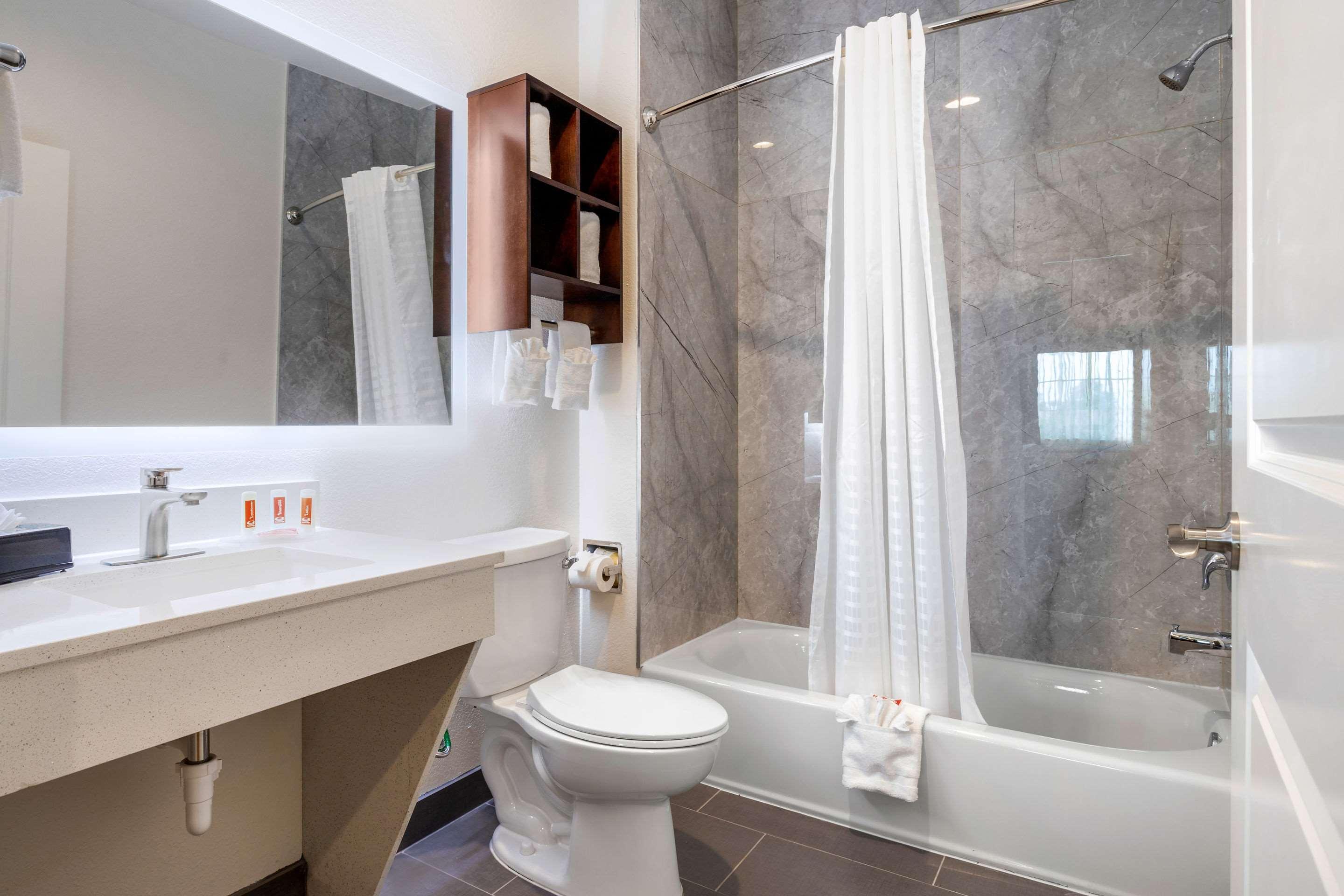 Econo Lodge Houston Bagian luar foto